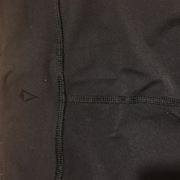 ⚡️SALE⚡️Reversible Ivivva Cropped Leggings - Picture 8 of 8